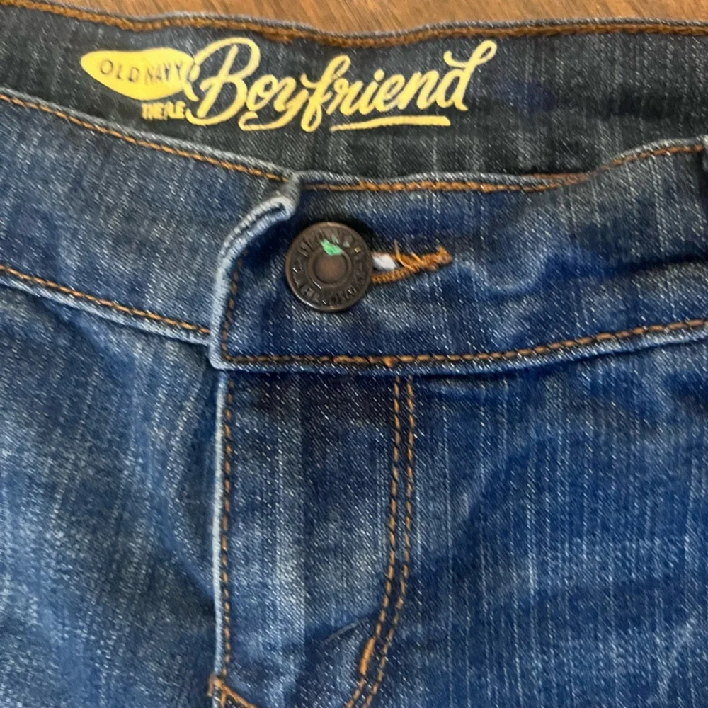 Old Navy 3” Boyfriend Denim Short Size 2 - Picture 4 of 6